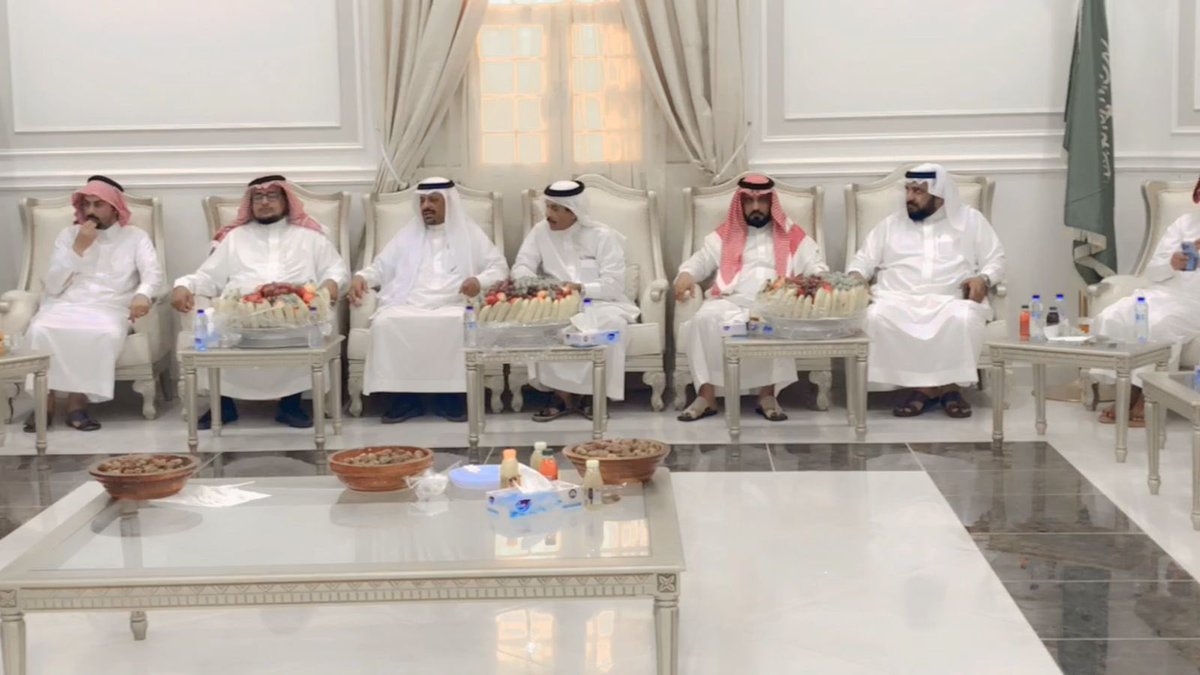 تشرفنا بزيارة الشيخ محمد بن جابر الاحمري شيخ قبائل الاحمري في حلي التابع لمحافظة القنفذة  وقد شارك في الاستقبال عدد كبير من افراد قبائل الاحمري وقد استمعنا الى شرح تاريخي عن تاريخ حلي وتراثه واثاره وعمقه التاريخي ..