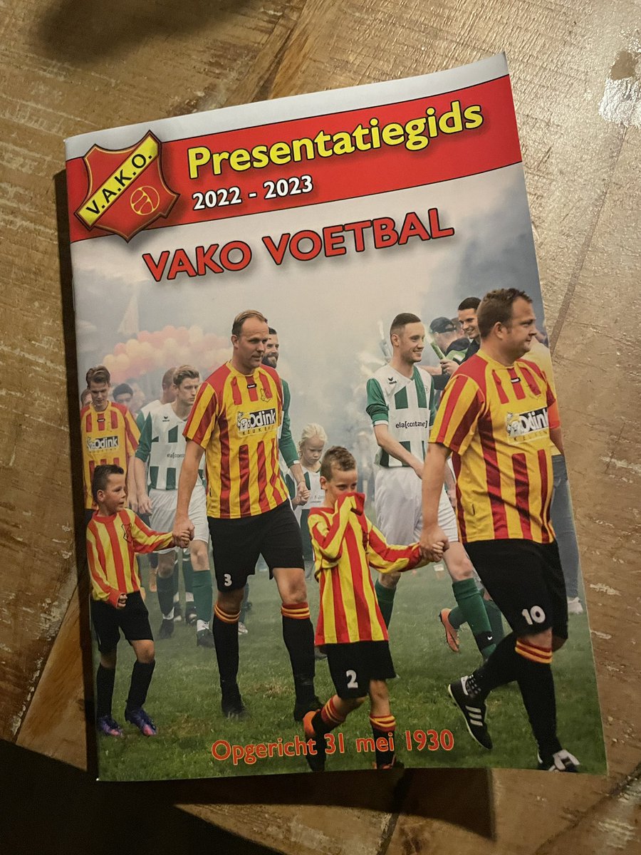 vakovoetbal's tweet photo. Leestip! Met dank aan @Derde_helft @dekkerw @basbaalmans @Bertel2 @deligfietser #presentatiegids #BlijBijVAKO https://t.co/4q5zFkkMfu