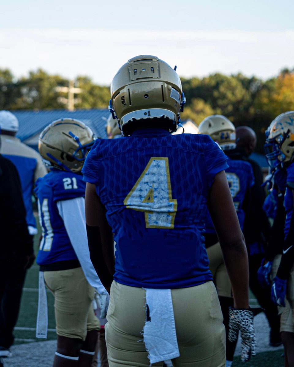 MalachiReyes13's tweet image. Freshman year Season stats (offense) #20carries #300rushingyards #3touchdowns (defense) #58tackles #4sacks #5tfl #3defensivedeflectio