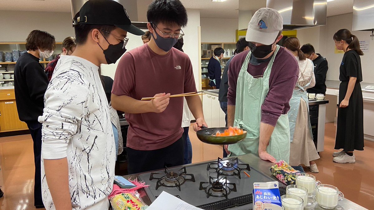 lalalacook's tweet photo. #らくっくご飯
今週の活動報告です。
今回のレシピは
・ちゃんぽん
・ミルクゼリー
でした🍳
寒さも少しずつ出てきたので、ちゃんぽんを食べてみんなで温まってきました♨️

体験可能日も残すは10/19と10/26になりました。希望の方は是非お早めにご連絡を！ https://t.co/prSC7YlK8A