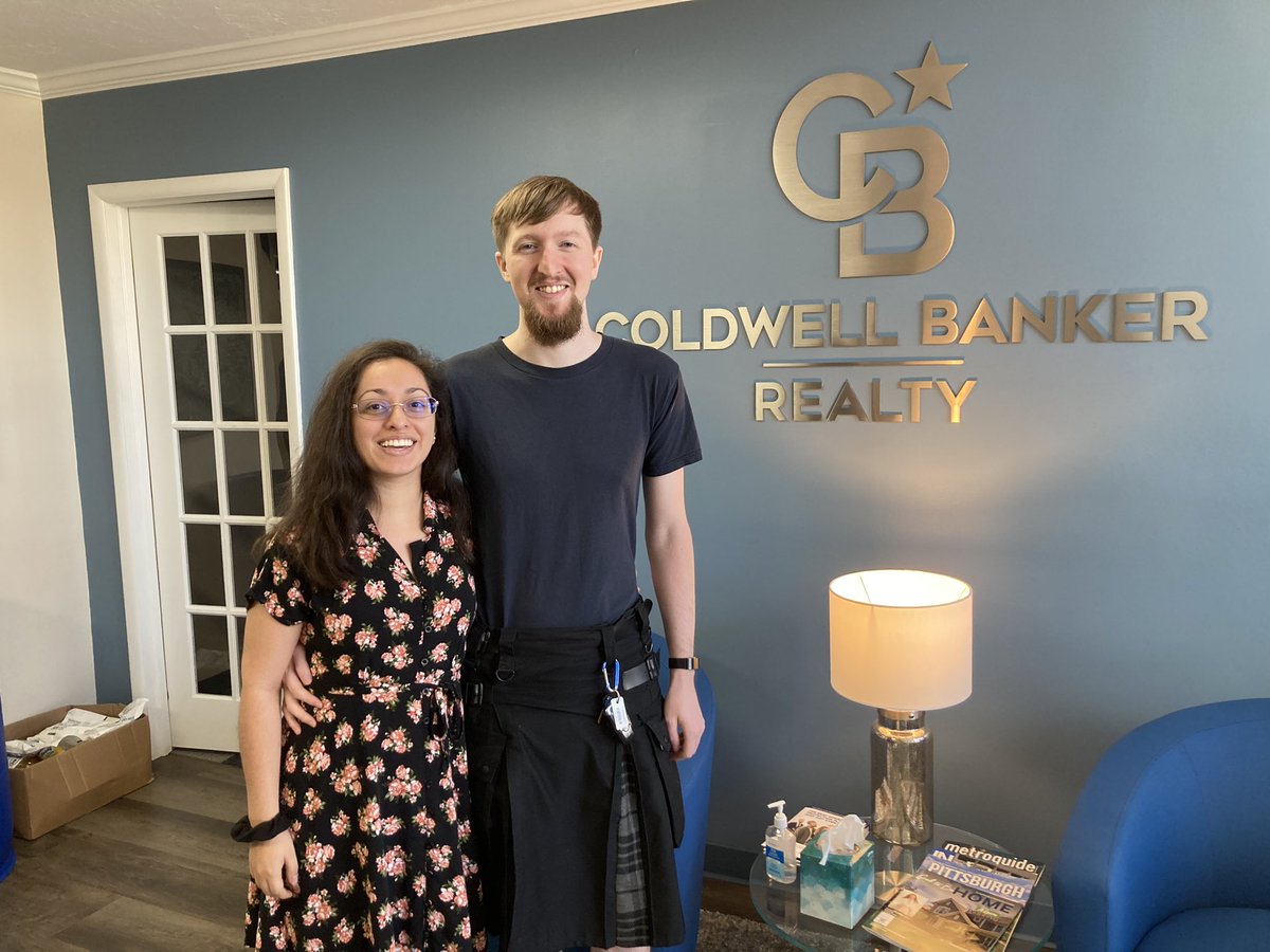 BernerRandall's tweet photo. Success! Sold another one! Doug and Amanda have a new place to live. I can do the same for you too, you know. If you’d like to talk about it…schedule a call with me. https://t.co/5JgNzYxWoY https://t.co/zvMQcJOGpZ