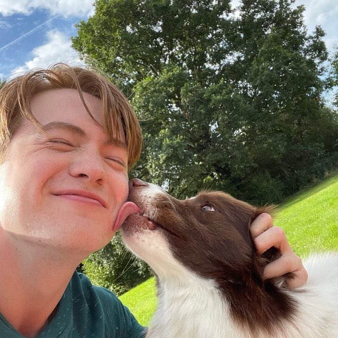 hourlyhrtstppr's tweet photo. nick and nellie <3 https://t.co/AIlwsdZMZy
