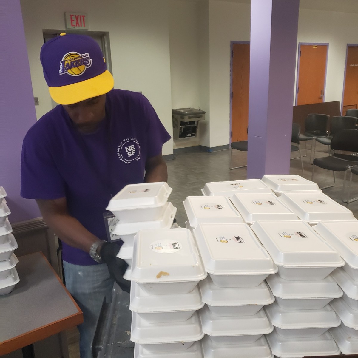 NWKDelivers's tweet photo. Caught in action: a #NewarkWorkingKitchens delivery, headed to a #Newark resident in need. Your generosity allows us to work closely with the city’s community organizations to provide nutritious meals to the people who need them most. https://t.co/FtRK0jPWoD