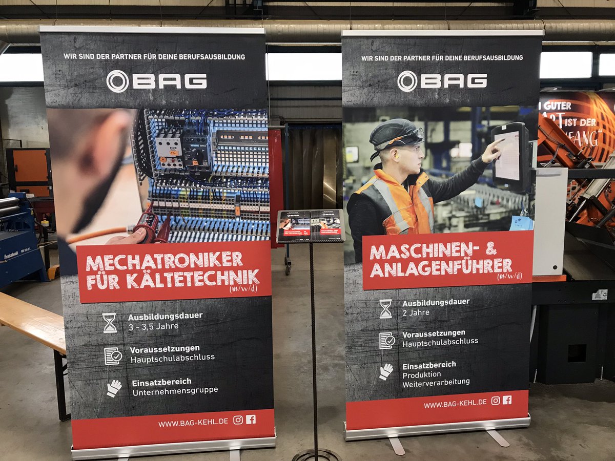 LisaMaria_Vogel's tweet photo. Visite de la BAG-BSW avec les participants du #Rheinparcours dans le cadre de la ‘Nacht der Ausbildung’  dans le port de Kehl. Une belle occasion de mettre en pratique leur première connaissances en allemand et de découvrir des possibilités de formation🚀 https://t.co/9a9PW3igk0