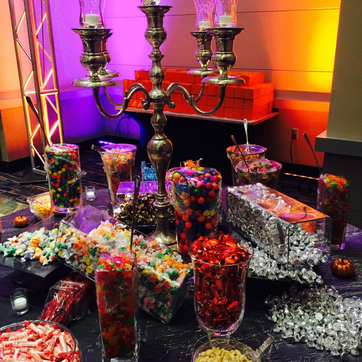 planitincevents's tweet photo. Happy National Dessert Day! 🍰

From candy to cheesecake, and everything in between, we're ready to assist you in crafting a sweet experience for your attendees. Contact us now to get started on planning your event: https://t.co/RyNcma7MKp https://t.co/BAvLzyCoso