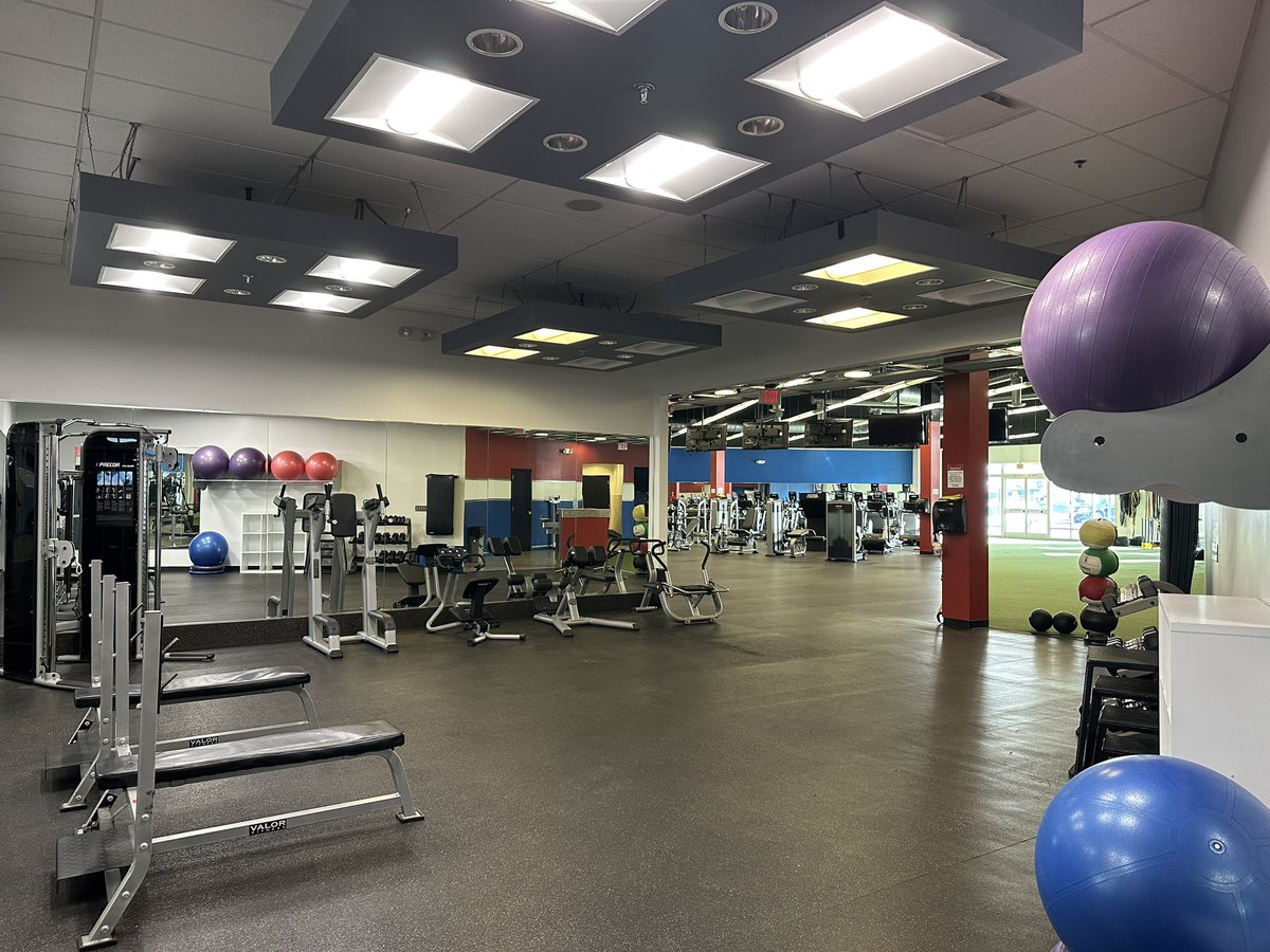 ufitnessva's tweet photo. Stop by and check out the new equipment from our guys at Precor! More to come!! 💯

#BuiltDifferent #GAINZville #FridayFitness #Precor https://t.co/ez2zAUJ48O