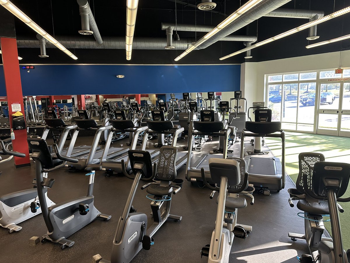 ufitnessva's tweet photo. Stop by and check out the new equipment from our guys at Precor! More to come!! 💯

#BuiltDifferent #GAINZville #FridayFitness #Precor https://t.co/ez2zAUJ48O