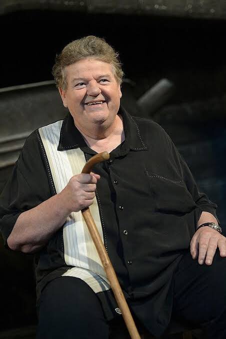 tracklist's tweet photo. O ator Robbie Coltrane, que interpretou Hagrid em Harry Potter, faleceu aos 72 anos.

Descanse em paz 🖤 https://t.co/weOM9zGBLm