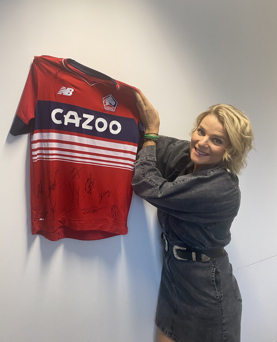 lequipedusoir's tweet photo. 🎁CADEAU DU SOIR🎁

@francepierron vous fait gagner le maillot du @LOSCofficiel signé par les joueurs. @NBFootball  #FamilyofDogues #WeGotNow

RT&amp;Follow @lequipedusoir pour tenter de le remporter.

Choisis ton chroniqueur pour tenter de l’emporter au quiz

Bonne chance🍀 https://t.co/wygmAdgp0u