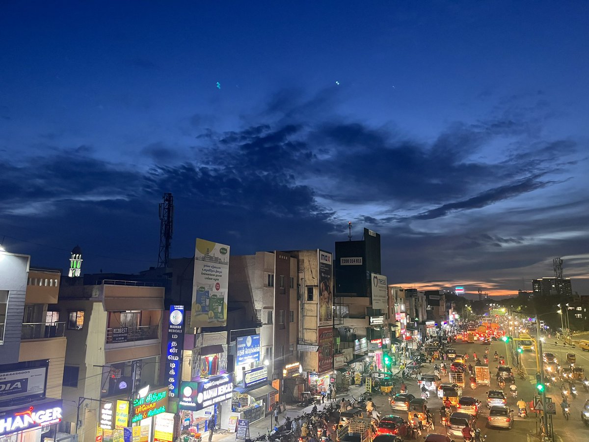 awsumjoseph's tweet photo. Anna arch #annanagar #annaarch #clouds #phroad @ChennaiRains @chennaiweather @Evkwf_18 @Chennai_Rains @Chennai_nem @chennairain16 #iPhone13Pro #iphonelover #photography #FridayVibes https://t.co/XIFwRiiqvN