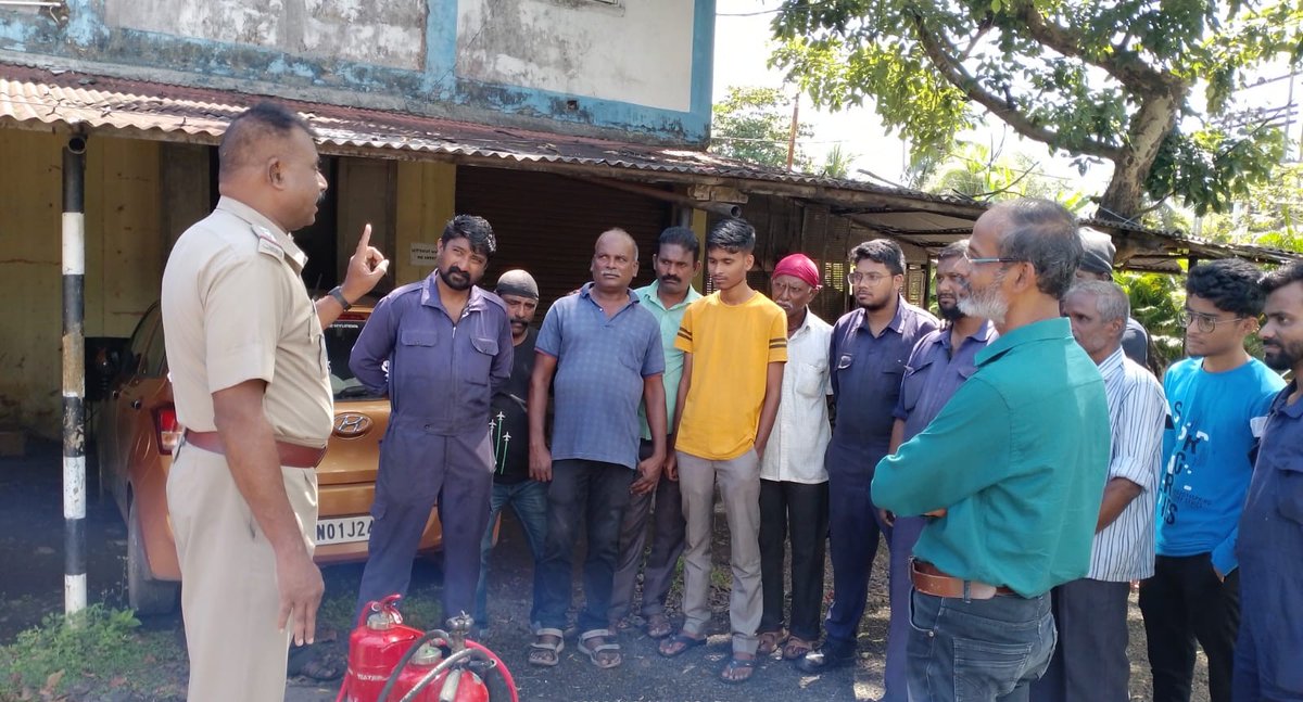 FireService_ANP's tweet photo. To improve the capability &amp; preparedness in emergency,#FSMarine conducted #Mockdrill &amp; First Aid Firefighting class for the (15) employees of Phoenix Bay Power House,Port Blair.
@MediaRN_ANI 
@DGPANIslands 
@Andaman_Admin https://t.co/XnmH1bZYJq