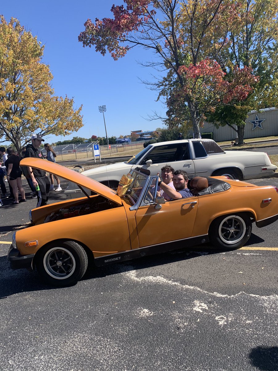 sghbestbuddies's tweet photo. Siegel Car show!  Thanks to all who showed off their cars! $ goes to Siegel best buddies and Special prom!
@SiegelHighStars @sghbestbuddies https://t.co/YjjrwzIdMB