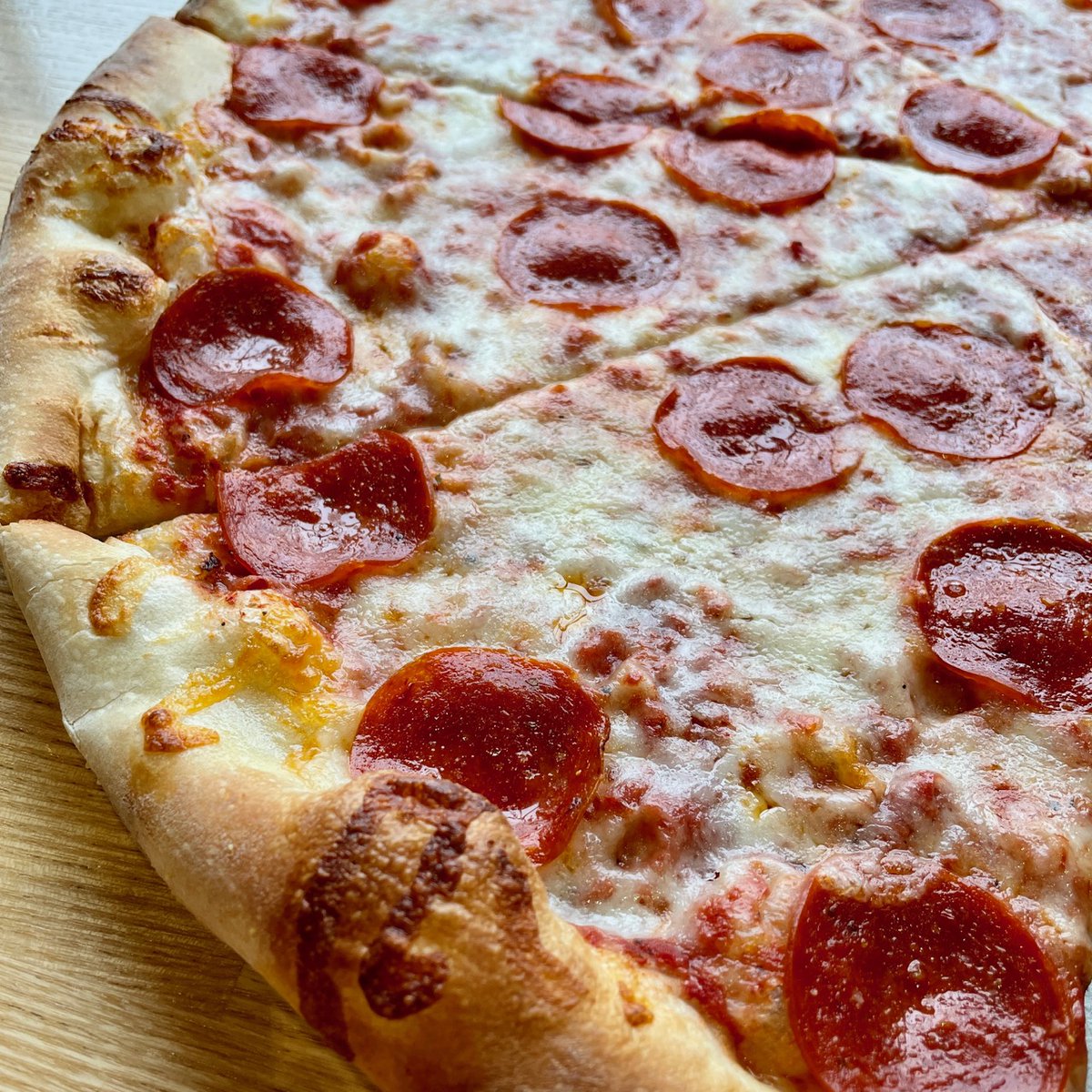 IansMadison's tweet image. Dropping a #FreePizzaFriday tweet for all of our pizza lovers out there! 

𝗣𝗿𝗶𝘇𝗲: 𝟭𝟬 𝗳𝗿𝗲𝗲 𝘀𝗹𝗶𝗰𝗲 𝗰𝗮𝗿𝗱𝘀

We'll pick one lucky follower that retweets this tweet and another lucky follower that replies with their favorite memory at Ian's Pizza.