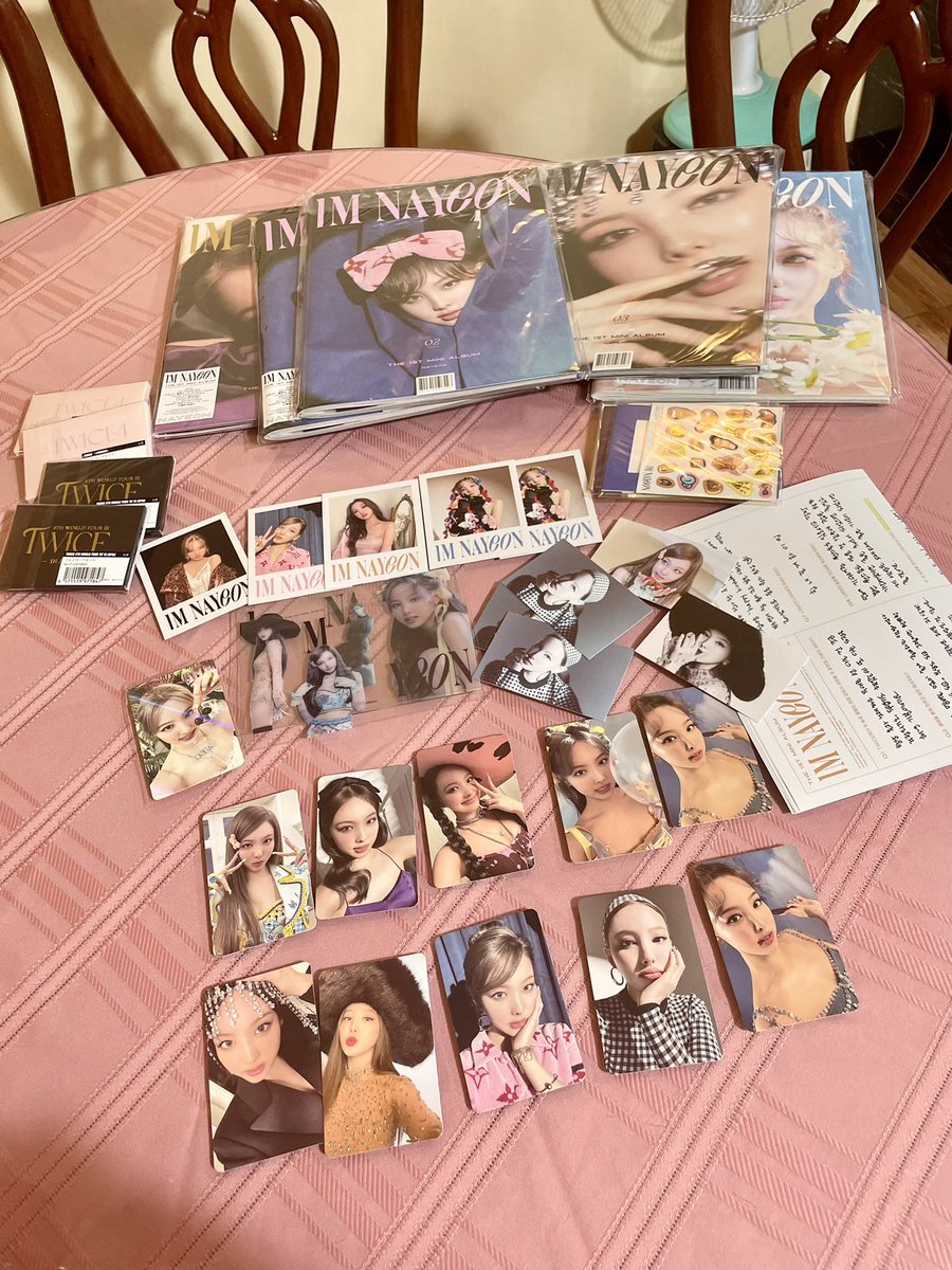 mingmingjeong's tweet photo. Got my albums last September (late upload) and humabol ang pobs ko today💖✨ thankyou ulit! @PEACHBLISSPH my go to shop as always 🥰 trusted shop! 💖
#PopPopPop #NAYEON #IM_NAYEON #mingmingbuys https://t.co/ivSOMlGle6