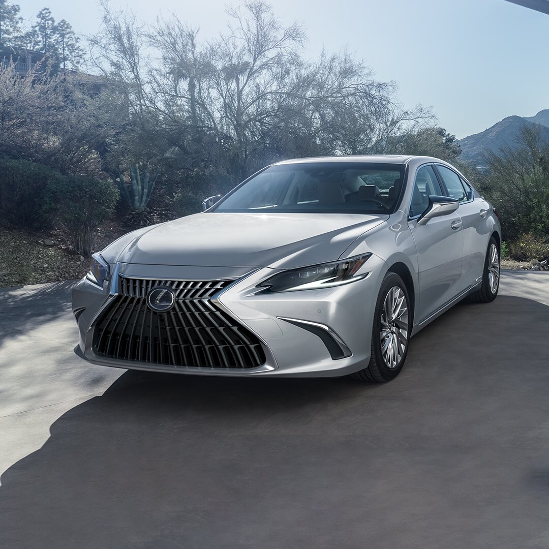 Lexuskw's tweet photo. ES 
الأناقة التي تحبس الأنفاس

#lexus 
#lexuskw
#experinceamazing https://t.co/I4mdTImqSE