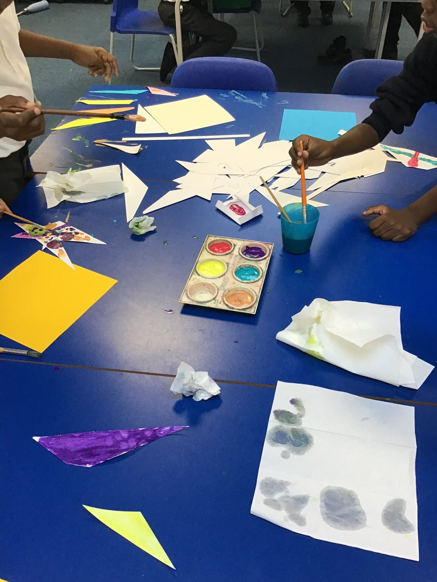 SomersHeath4's tweet photo. Year 4 thoroughly enjoyed learning about black history recently. We focused on the great boxer, Muhammad Ali and the struggles he overcame. We also made Gee Band patterns as a class! https://t.co/8HCurFXeQI