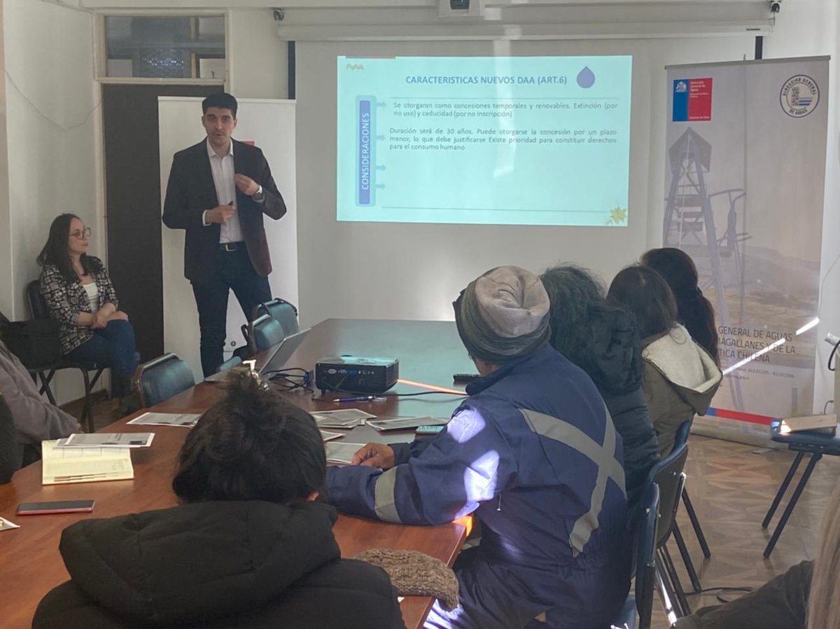 MopMagallanes12's tweet photo. #DGAMOP Magallanes se trasladó hasta la Provincia de Tierra del Fuego con la finalidad de dar a conocer a funcionarios, usuarios y consultores #indap los ejes prioritarios del Nuevo #Codigodeaguas y socializar la tramitación de solicitudes de derecho de aprovechamiento de aguas. https://t.co/5ufa88BZF1