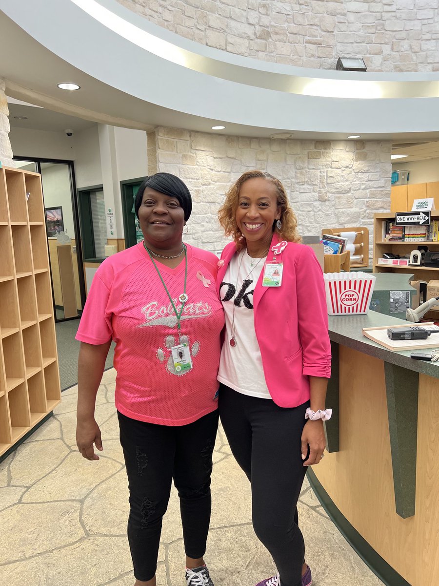 ray_mullens's tweet photo. Ms. Toliver is the BEST! She was the mastermind behind the principal’s luncheon. Thanks to all our paraprofessionals for recognizing us! #levelUpHHS https://t.co/1diN966cOo