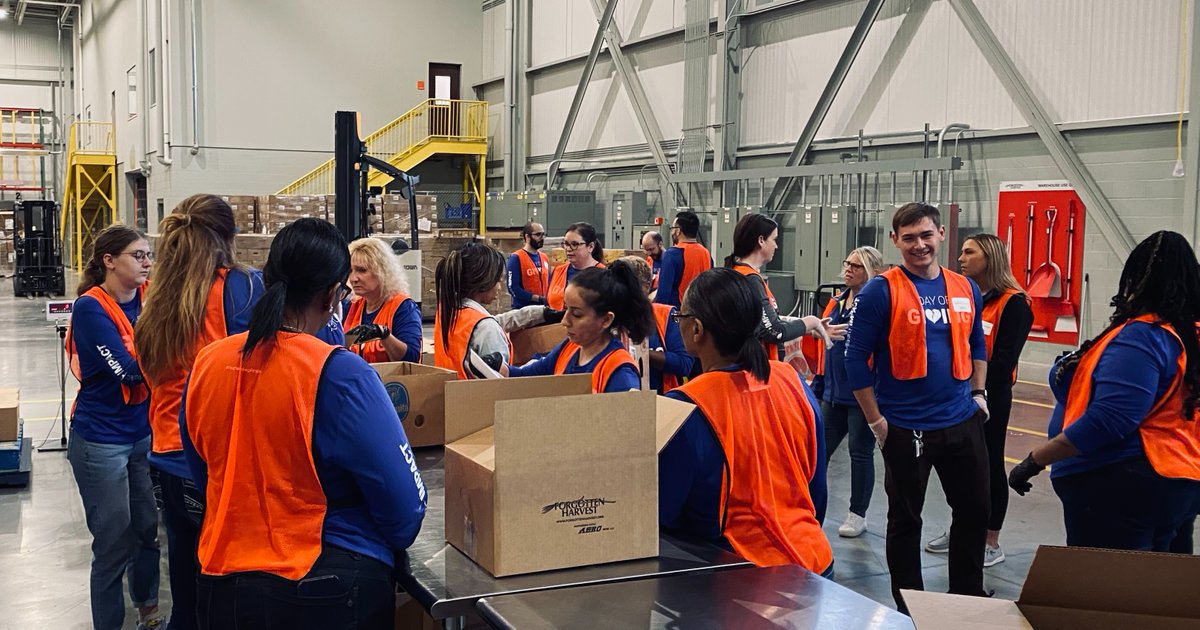 christianfcu's tweet photo. CFCU employees sorted and packaged over 8,000 pounds of food for @ForgottnHarvest - WOW! #CUKind https://t.co/KHXvVM4bVt