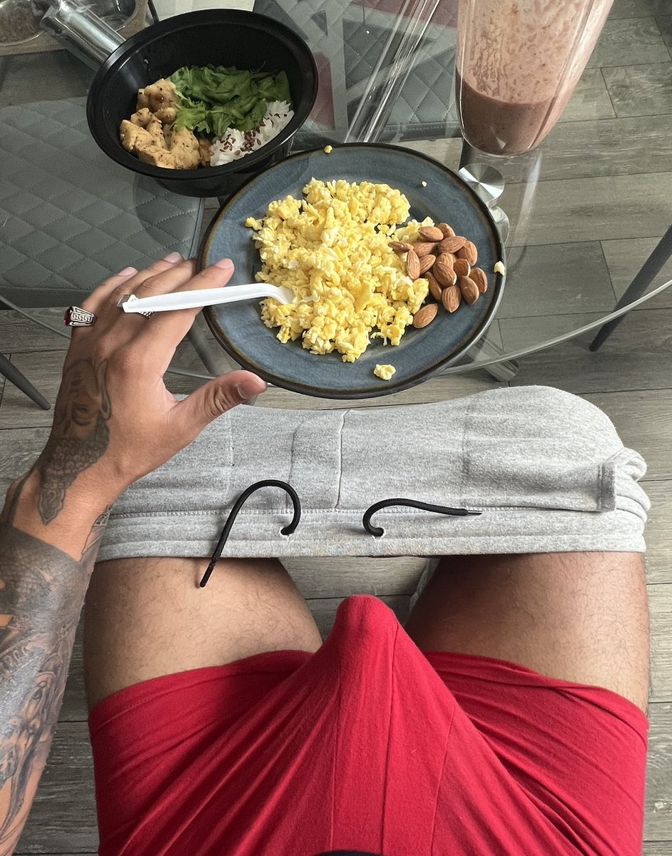 babylegwayne's tweet photo. Workout complete, time for breakfast who is hungry? https://t.co/ATzVyWkJwe