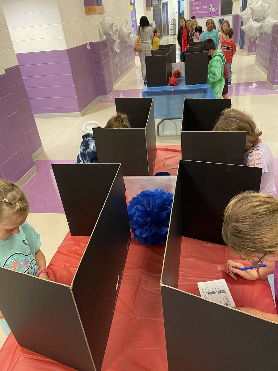 jsojuro's tweet photo. @kscary05 The @SWEStangs Election Hall was a buzz with excitement! #SWESuccess #BuildingtheBestSPS @sabwalls86 🗳🇺🇸♥️🤍💙🇺🇸🗳 https://t.co/7iBaOXRpdm