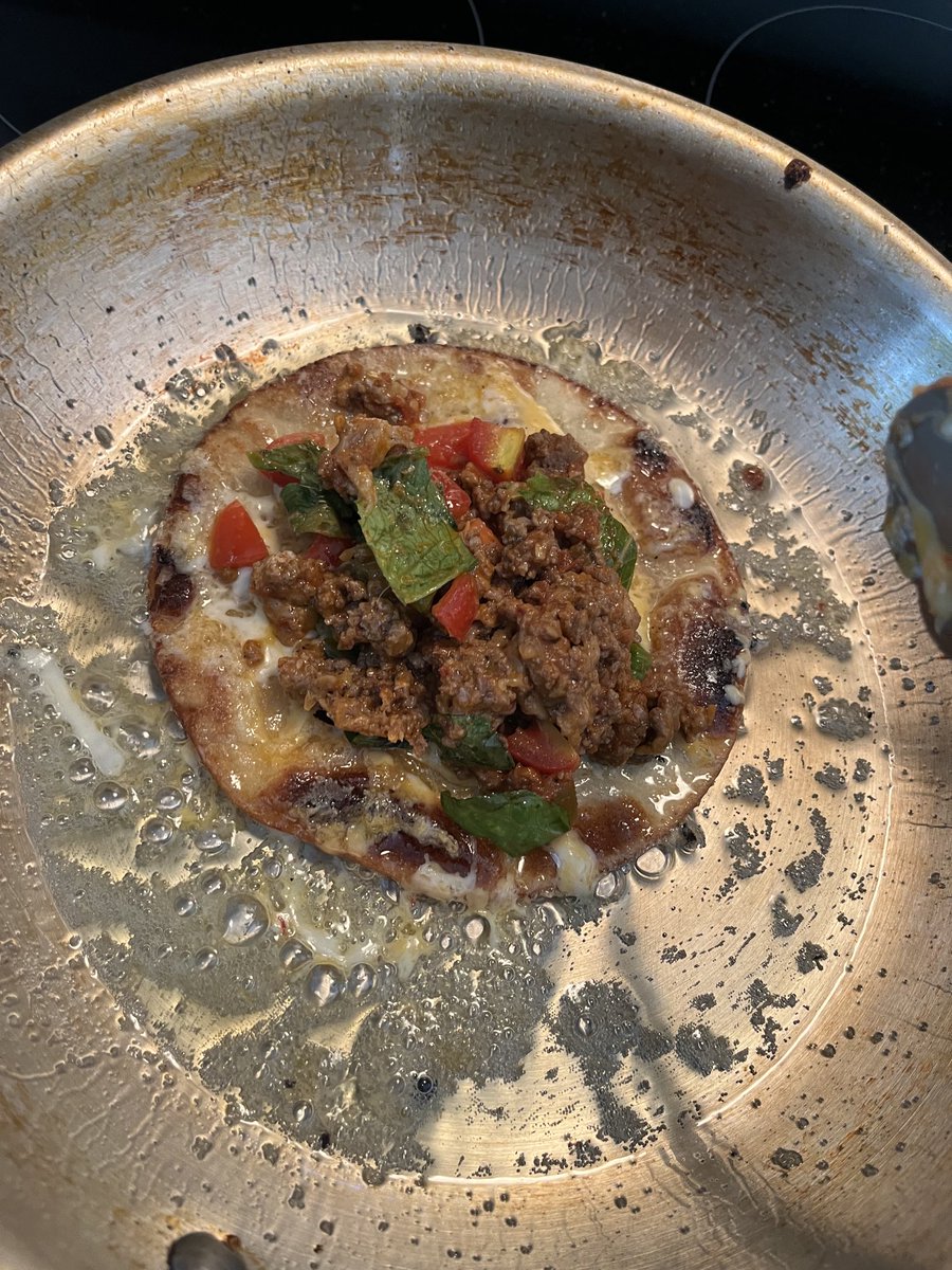 MTLGREENKEEPER's tweet photo. Home made spicy beef taco’s on cheese crusted fried corn tortilla https://t.co/Vt1fRaj0Pi