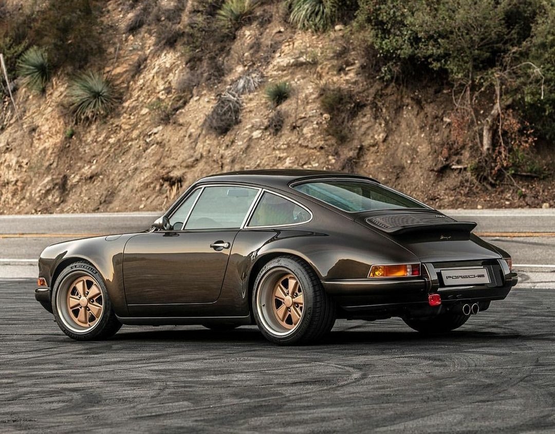 PorscheCIub's tweet photo. Dixon Bronze Singer 964 https://t.co/VUcw3Z77hV