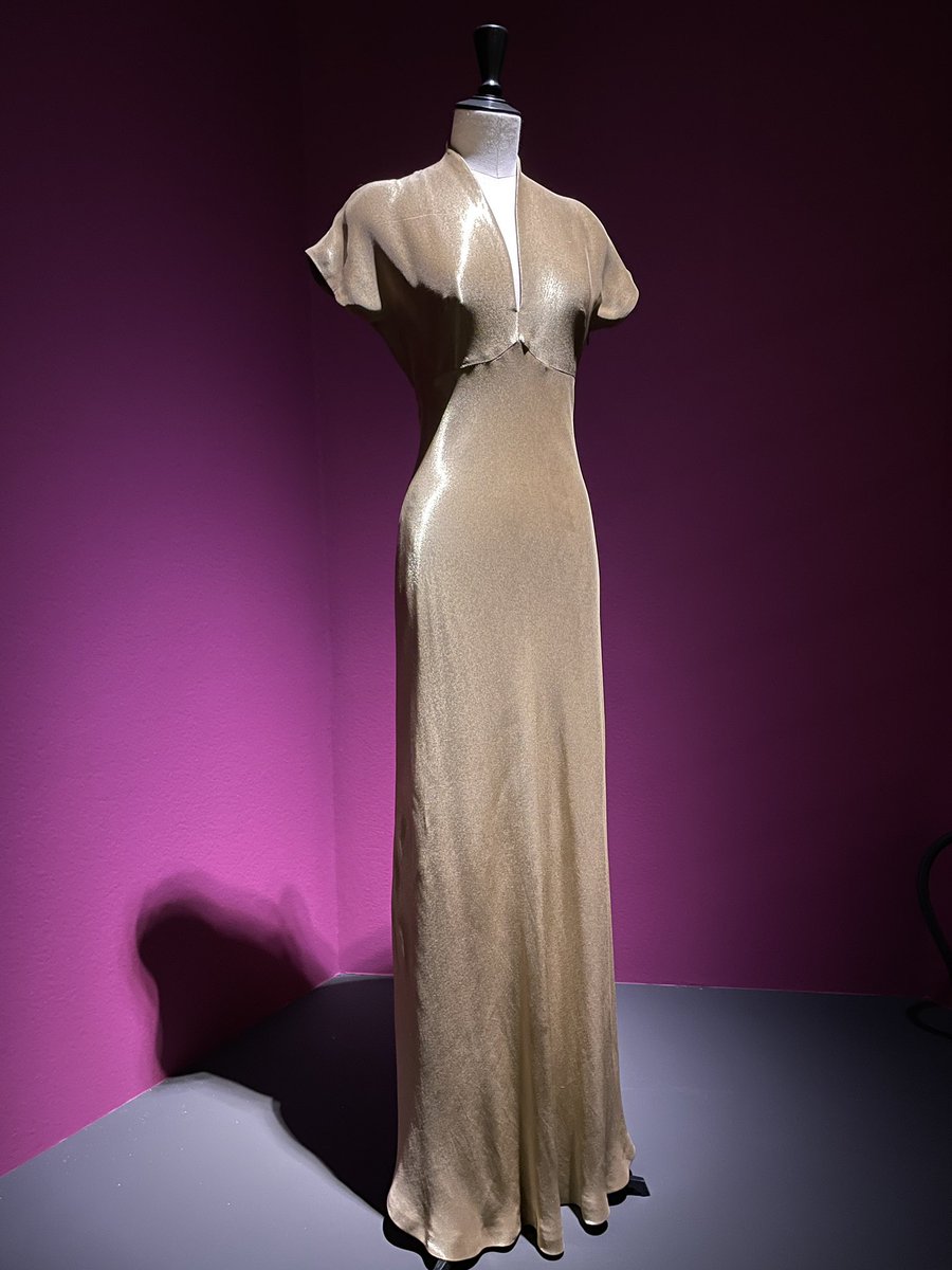 yieldfans's tweet photo. Sybilla, una estupenda exposición que presenta  vestidos, fotografías, material gráfico de la obra de esta gran diseñadora española, en la Sala del Canal Isabel II #Sybilla #modaespana #moda #fashion #Madrid https://t.co/jBRWcnrmdp