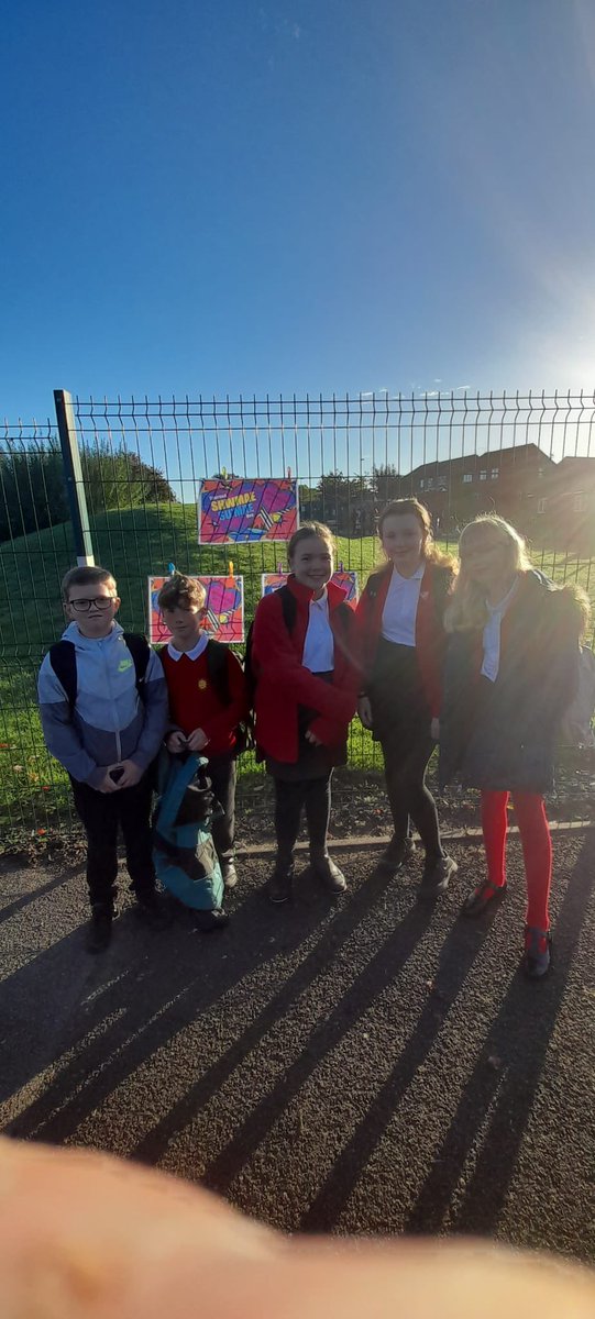 SouthdownCP's tweet photo. Criw Cymraeg were at the gate greeting parents and children yn gymraeg this morning. Diolch rhieni, thank you parents for taking part! #diwrnodshwmaesumae #togetherinlearning 🏴 ☀️ https://t.co/w23YO8CcCj