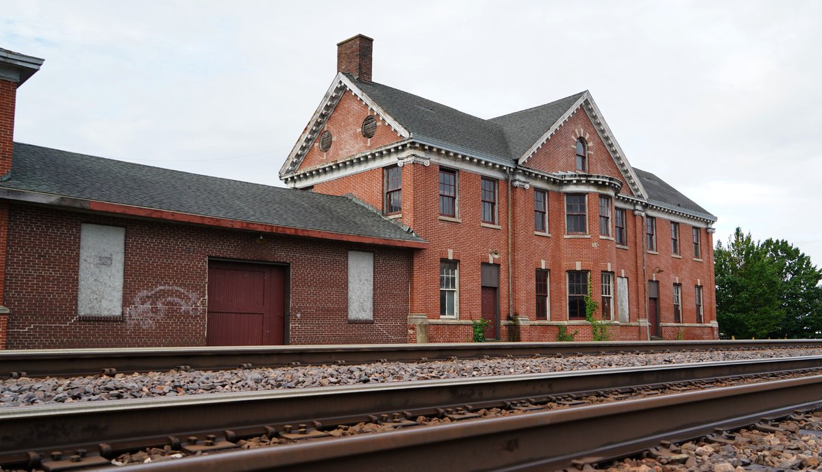 The Belle Plaine train station was built in 1894 and served Chicago and Northwestern. It is now privately owned, and there are some big plans in the works for it. Learn more about it and other stories of 'abandoned buildings' in Iowa >>> bit.ly/iowaabandonedb…