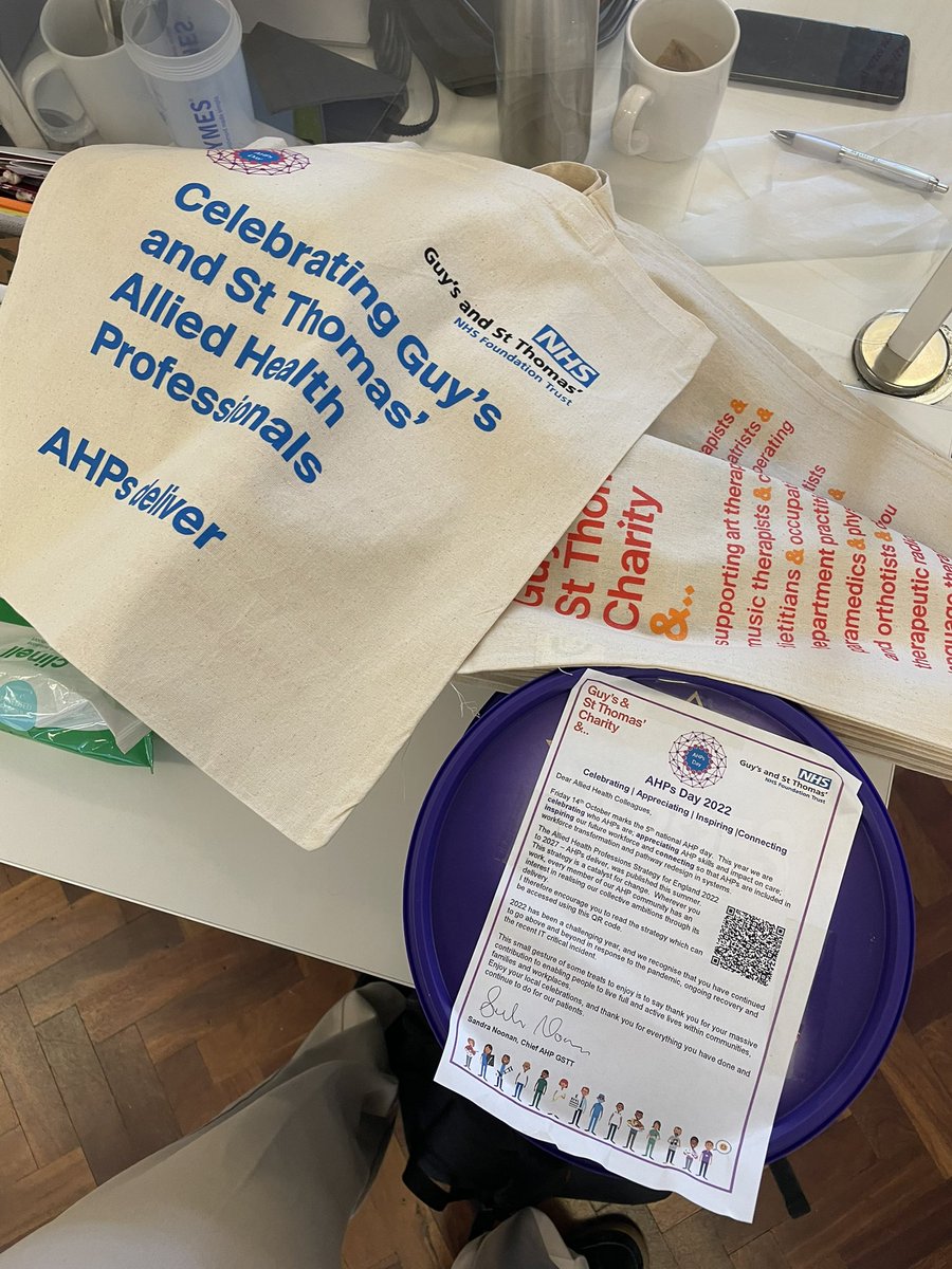 Happy Friday and happy #AHPsDay2022 
Lovely goodies from <a href="/GSTTnhs/">Guy's and St Thomas'</a>. Another canvas tote to add to the collection.