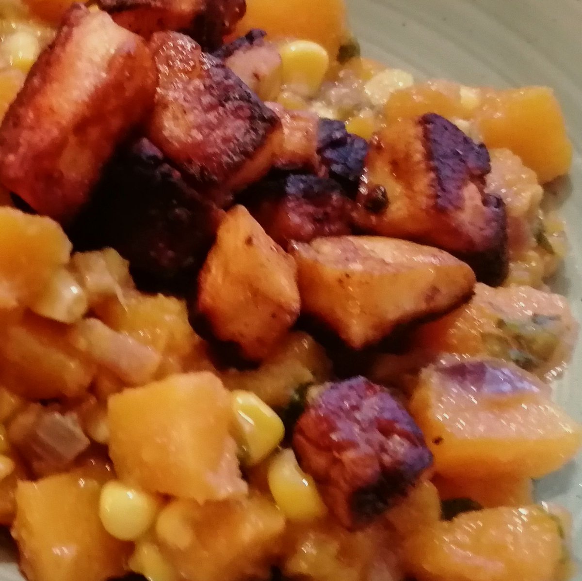 MikeKocht's tweet photo. #Löffelgericht heute im veganen #Twooking
Gemüseverwertung im #Nowaste Gedanken
#Curry von #Kürbis (#Butternuss) und #Mais
Dazu gebratener #Chili #Tofu
https://t.co/2MoHoN4XYa https://t.co/IP8yHsMmKk