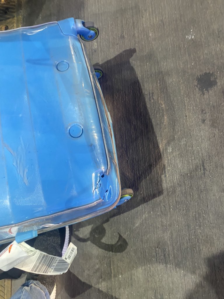 arunkpagarwal's tweet photo. @FlyWithIX @Jaipur_Airport @DubaiAirports just landed at Jaipur Airport from Dubai. Got shocked to see the luggage received. One wheel and handle is completely broken. It clearly shows how our luggage is being taken care. Is this your service standards? https://t.co/SCgf6NyFYl