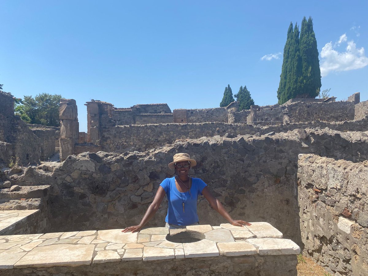 NarragansettAIA's tweet photo. "May I take your order? Roman snack bars like these, called thermopolia, sold fast food ready-to-eat!" 📸Erynn Bentley #SitesToSee https://t.co/ouaW3Jd2Za