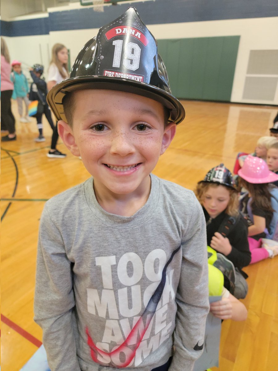 Wildcats_Prin's tweet photo. Thank You Dana Fire Department for taking time to teach out Wildcats about Fires Safety during Fire Prevention Week! #danaleads22 #HCPSFamily https://t.co/z6aCeJoa25