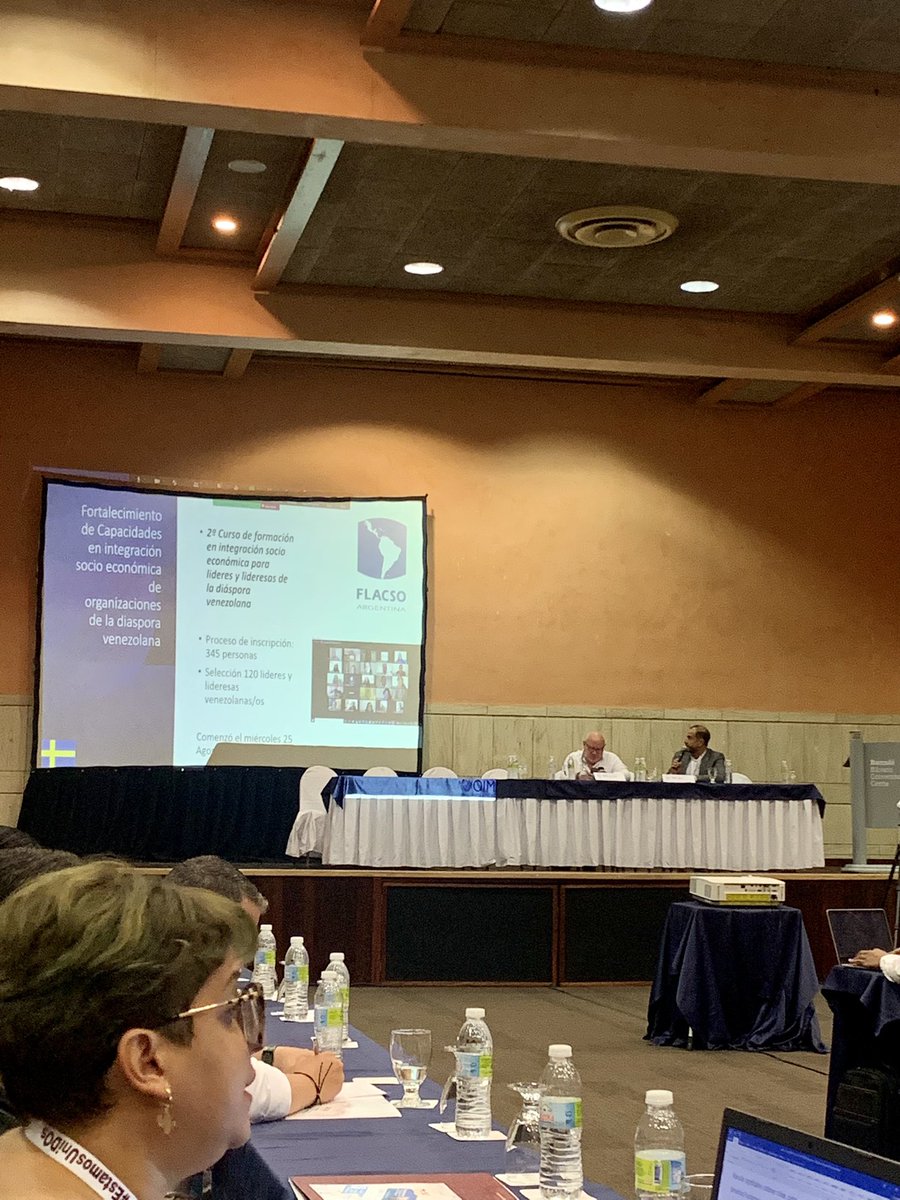 ManosVeneguayas's tweet photo. @juliocroci comparte acciones desde OIM: Encuentro lideresas, creación de cámara de empresarios en el exterior, estudio de impacto económico, fortalecimiento de capacidades de organizaciones, manual de buenas prácticas,
Fortalecimiento de ong, concurso de buenas prácticas. #DO22 https://t.co/CkRcI4cv1M