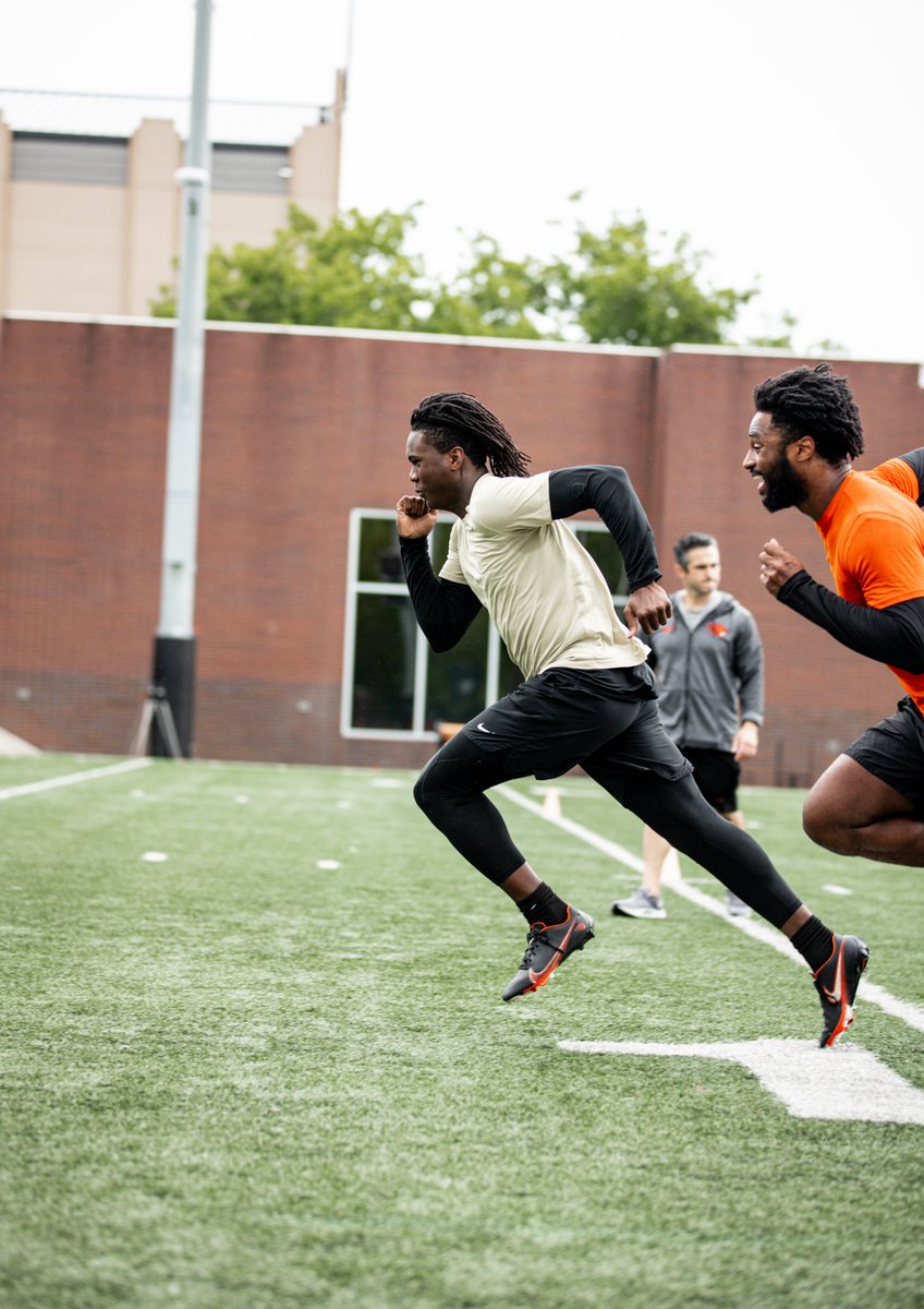 BeaverFootball's tweet photo. Happy Birthday @JosiahJ03 ‼️ https://t.co/q12G0eLfWq