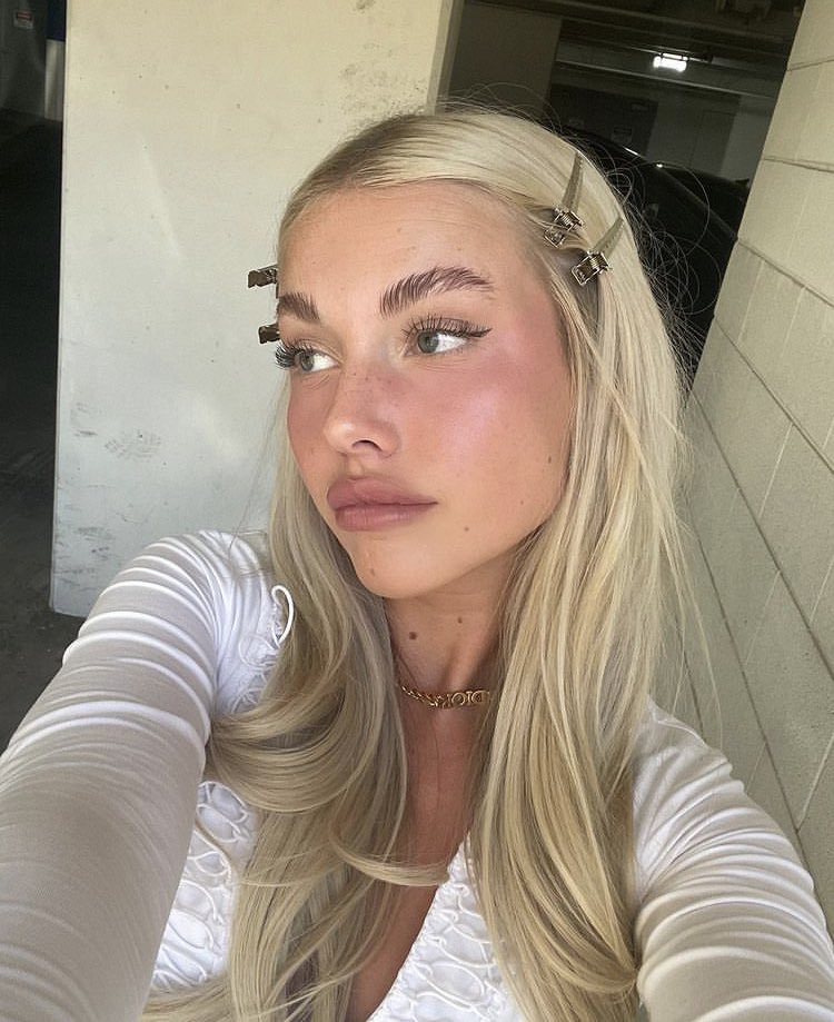 msraudrsbase's tweet photo. nome: annabeth chase
idαde (16-19): 19
sexuαlidαde: bissexual
pronomes: ela/dela
frαternidαde: sonserina
erα: golden
user: @BETHCHASE0 
extrαcurriculαr: estudo de runas antigas
shαpe + 2 fotos: alexa tiziani https://t.co/KhC5bVlZiG