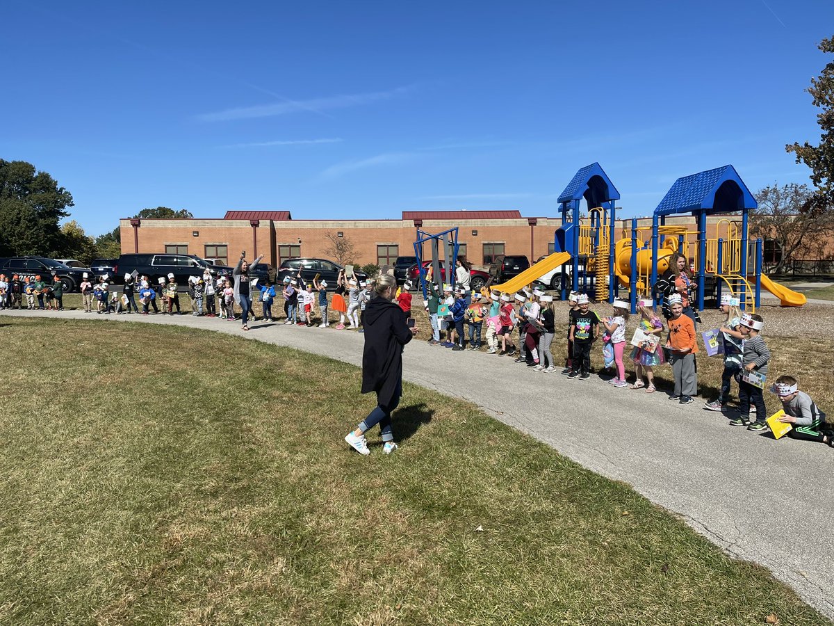 JosephShaw10's tweet photo. Kindergarten “I am a reader” celebration!  We love kindergarten! https://t.co/3S2QYOvs6x
