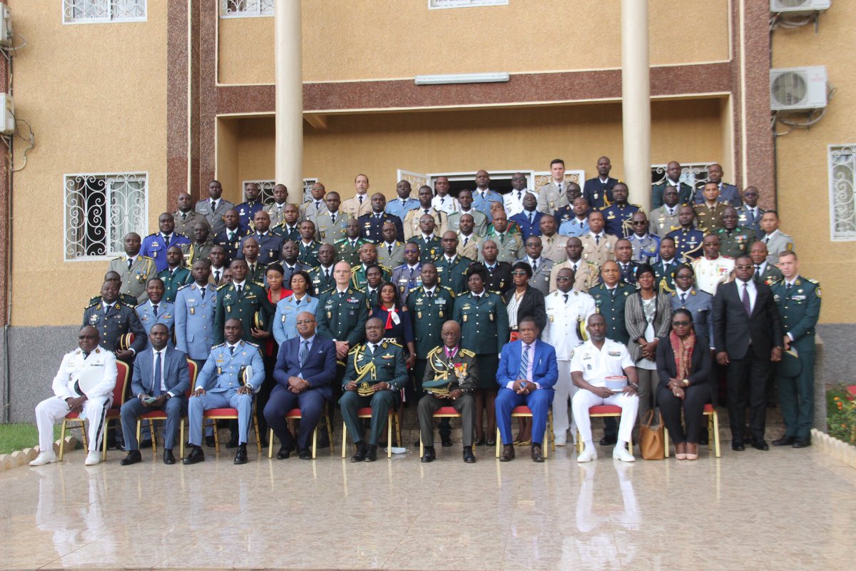 ESIG_Yaounde's tweet photo. La 18e promotion de l’Ecole Supérieure Internationale de Guerre (ESIG) de Yaoundé a fait sa rentrée solennelle. Elle compte une soixantaine d’officiers supérieurs provenant de 26 pays d’Afrique et d’Europe.
🇧🇯🇧🇫🇧🇮🇨🇲🇨🇬🇩🇯🇫🇷🇬🇦🇬🇭
🇬🇳🇬🇶🇲🇺🇲🇬🇲🇱🇲🇦🇲🇷🇳🇪🇳🇬
  🇺🇬🇨🇫🇨🇮🇨🇩🇸🇳🇹🇿🇹🇩🇹🇬 https://t.co/ViROIe0lCc