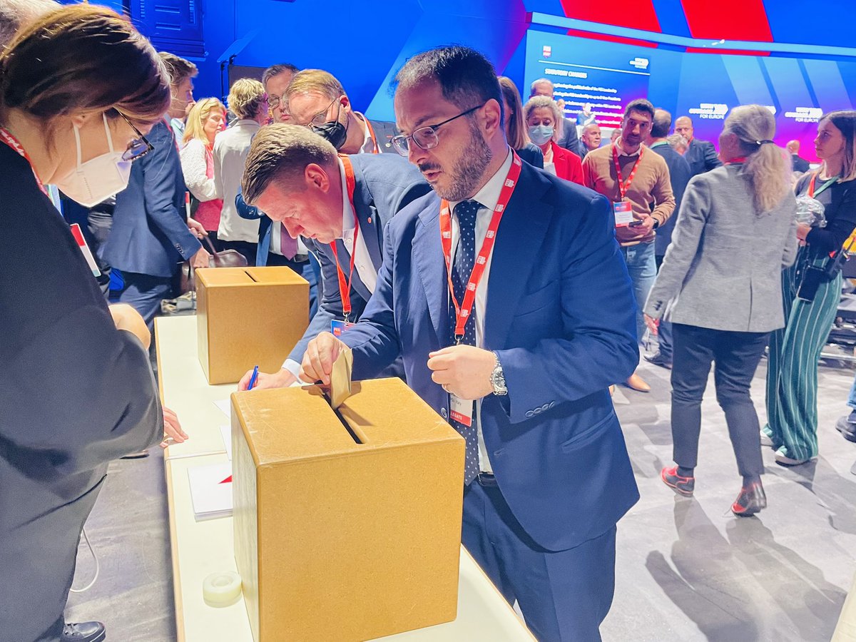 Auguri di buon lavoro a Stefan Lofven, eletto Presidente del <a href="/PES_PSE/">PES 🌹🇪🇺</a> Pes al congresso di Berlino. Approvata la risoluzione sulle priorità e sui temi che saranno gli obiettivi del lavoro che ci aspetta nei prossimi anni, ed in particolare alle elezioni europee del 2024.