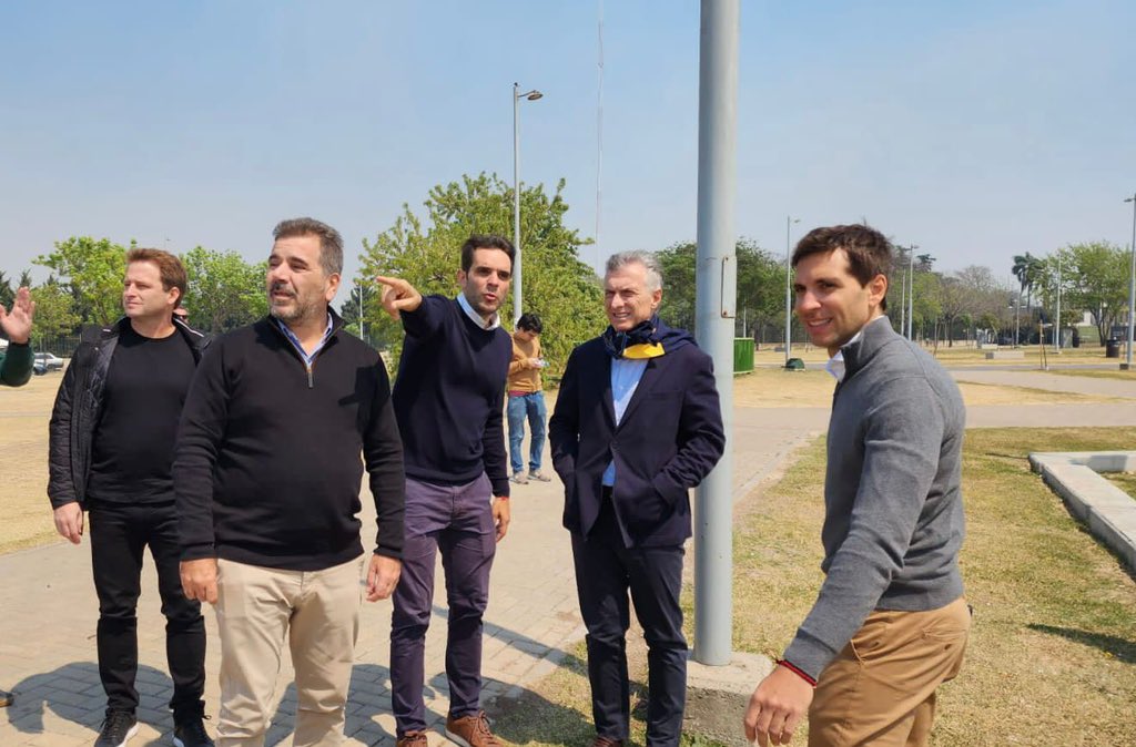 cristianritondo's tweet photo. En 2003 @mauriciomacri nos convocó a armar algo nuevo, distinto. Fundó el PRO, ganamos la Ciudad, la Provincia y la Nación. Ahora que la lucha es contra el populismo, no hay dudas de que van a hacer todo por dividirnos pero no va a pasar. Juntos somos imparables. https://t.co/W78cwzkviC