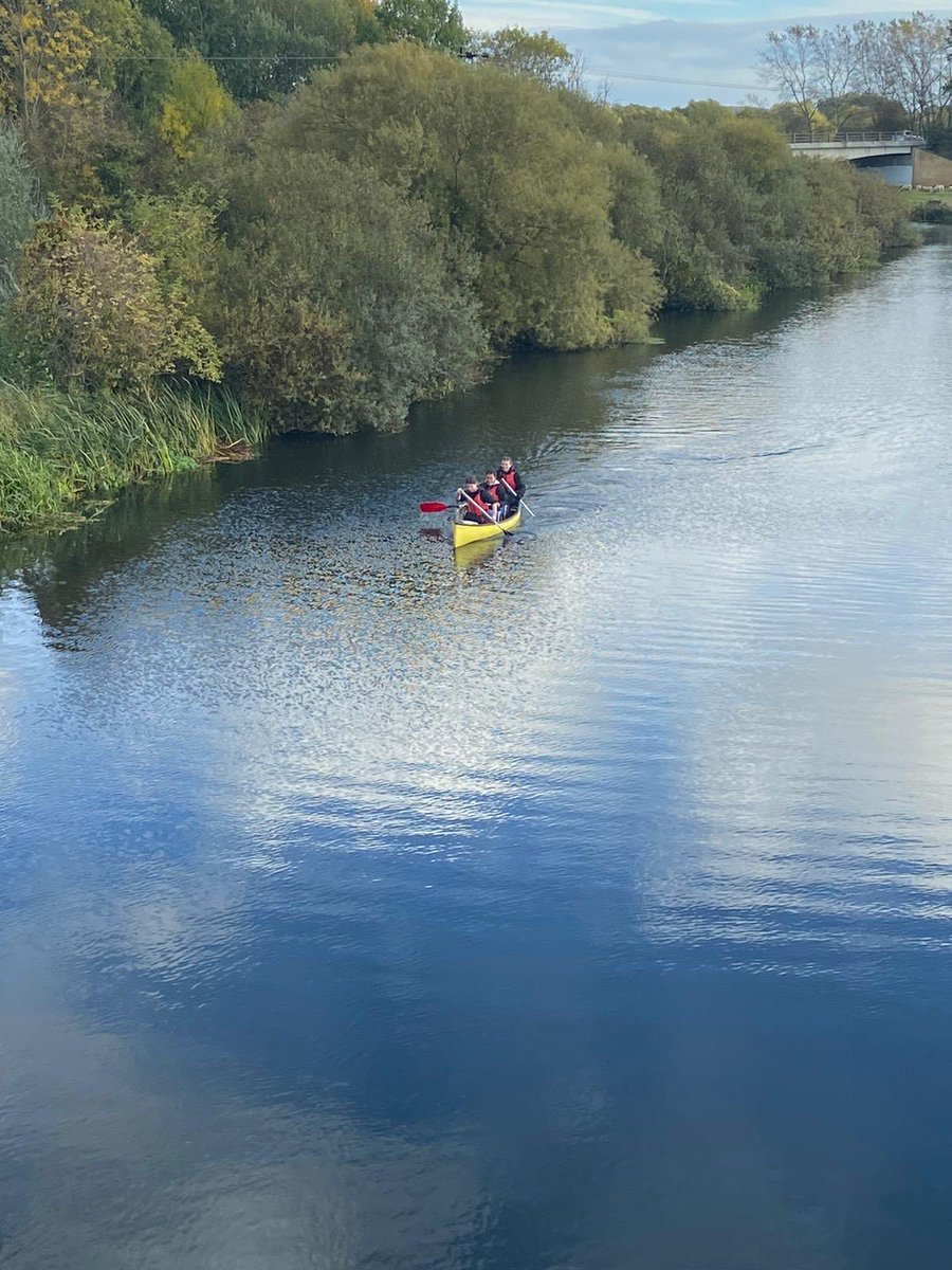 SharnbrookOE's tweet photo. Couple of Canoeing action shots of Day 1 of Silver DofE. One almost LoTR reenactment shot #going4silver #dofe #thegreatoutdoors #riverNene https://t.co/pz8XNyEkGv