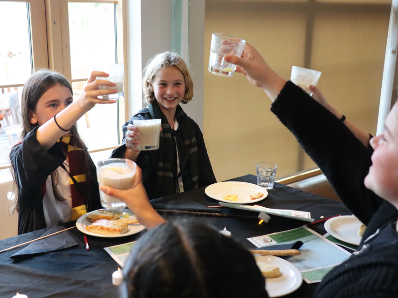 PipersCornerSch's tweet image. It&apos;s been wonderful to see our students dive in to great activities in our magical #HarryPotter event, with the favourites being fire-writing, making Pepperup Potion and tasting Butter Beer. A brilliant way to start the weekend.✨

#PipersCommunity #PipersLibrary