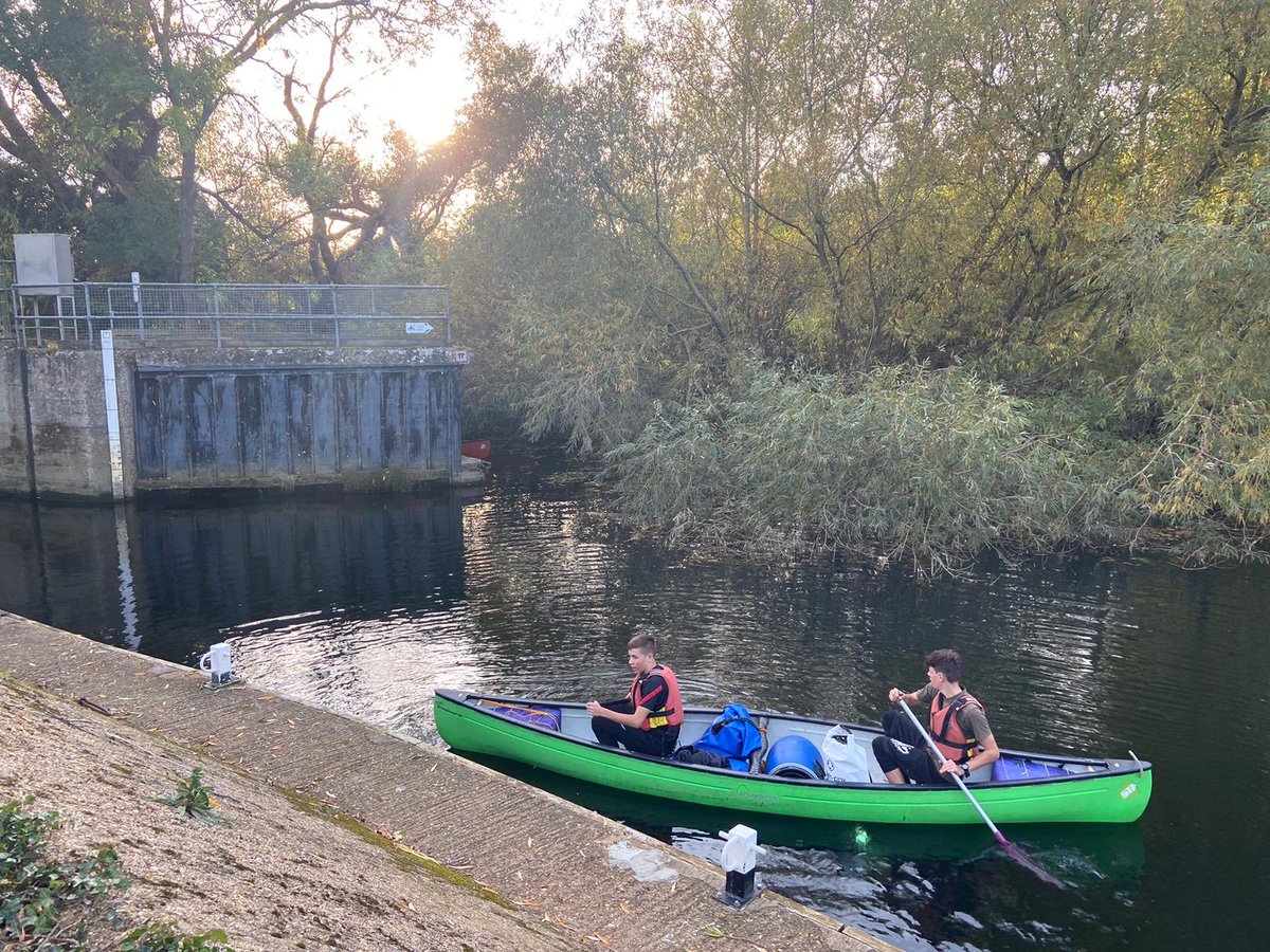 SharnbrookOE's tweet photo. Couple of Canoeing action shots of Day 1 of Silver DofE. One almost LoTR reenactment shot #going4silver #dofe #thegreatoutdoors #riverNene https://t.co/pz8XNyEkGv