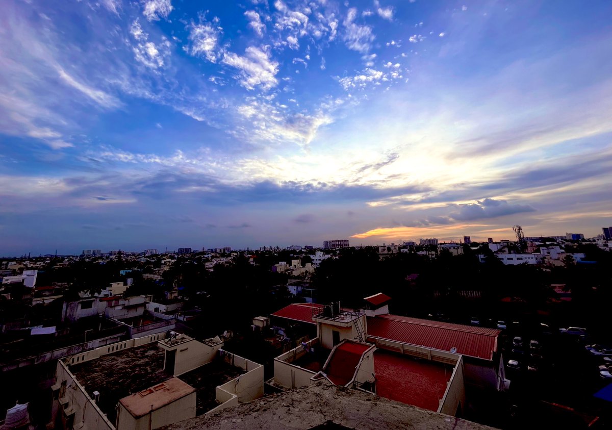 awsumjoseph's tweet photo. Amjikarai #5thfloorview #PhotoOfTheDay #photography #iphonelover #iphone13 #bluish #sunsetphotography https://t.co/bOu7vBOVND