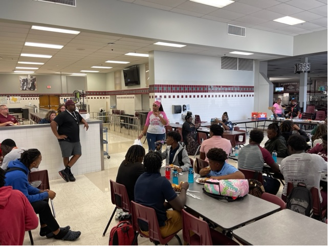 SkeeterRecruits's tweet photo. Major S/O to Catina Smith for coming to speak to our team on #BreastCancerAwareness & sharing her story with us! #DFAM #SkeeterNation #PinkWithAPurpose https://t.co/zac07Tn8xo