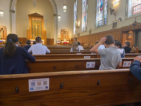 StEdwardChi's tweet photo. Fourth graders praying for their families and special intentions at Adoration this morning. #jesustime @ChiCathSchools @StEdParish https://t.co/7LGGPLgaT9