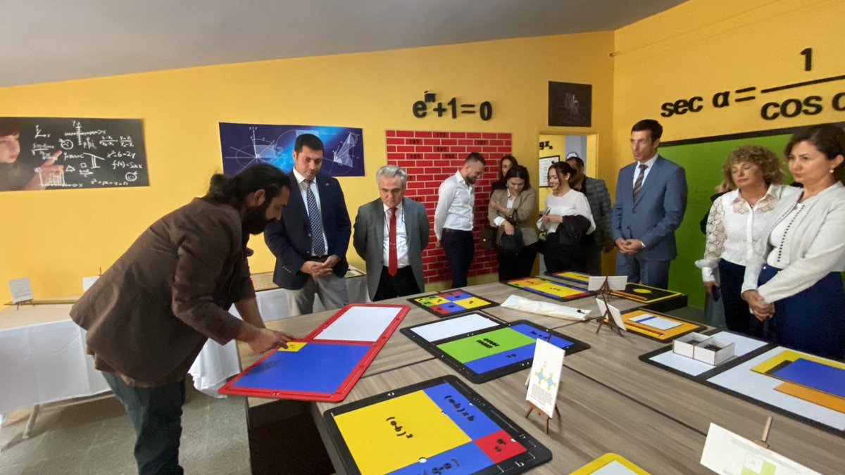 Avrupanin en büyük matematik ve illüzyon müzesini kurumuzda açtık.izmir de tüm öğrencilere hizmet verecek olan müzenin açılışına  şube Müdürü Alaaddin Bayat ,Abdullah kotay, ilçe müdürümüz Serdar Şimşek şube müdürümüz Zafer Özcan, hayırsever Tolga Toptan ve Nihal Akdağ katıldı.