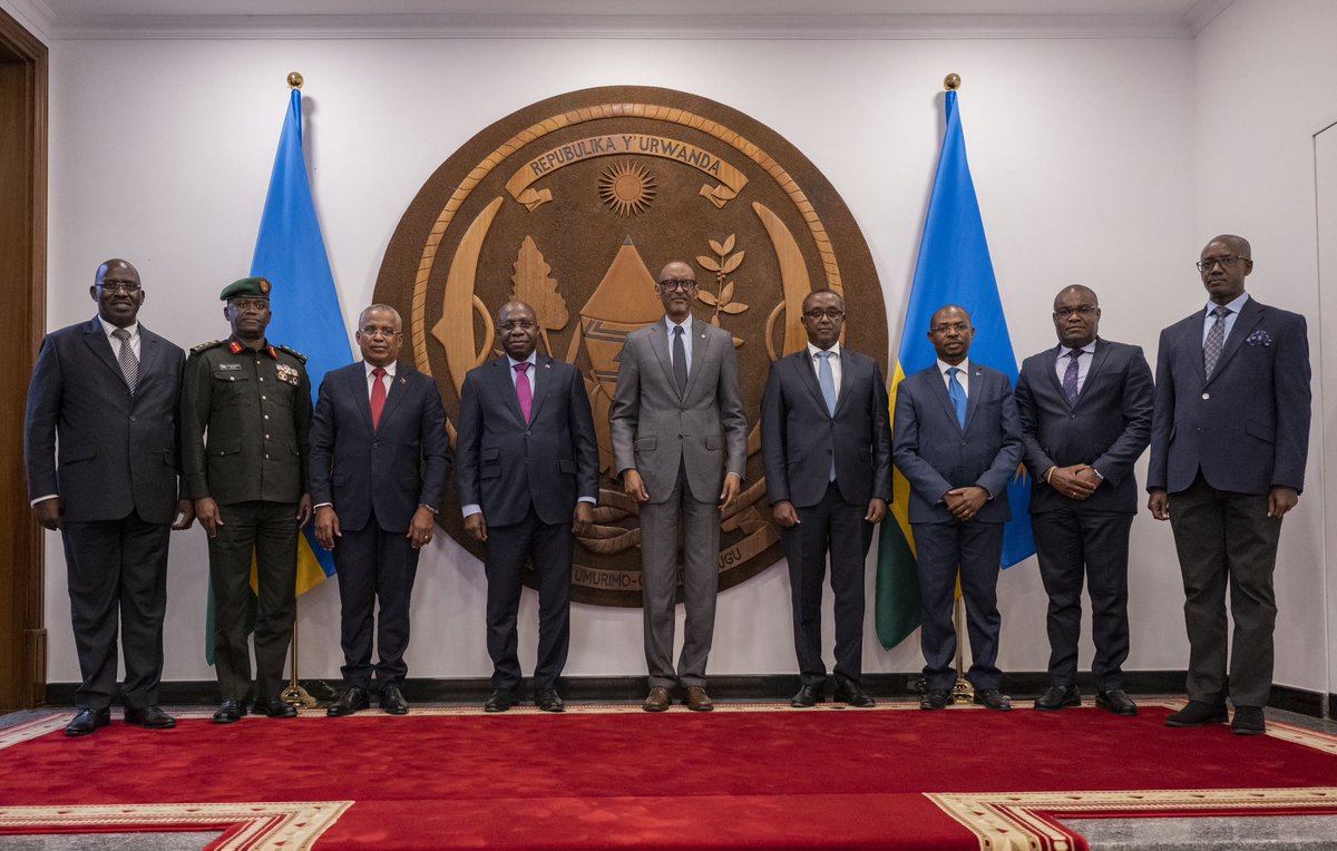 UrugwiroVillage's tweet photo. Earlier today, President Kagame received Ambassador António Tete, Minister of External Relations of Angola and delegation who brought a message from President João Lourenço of Angola. https://t.co/osRxV7Un8q